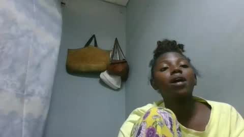 clarisse98 online show from December 18, 8:09 am