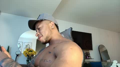Snapshot of clark_strong chatting on February 26, 8:36 pm clark_strong online show from February 26, 8:36 pm