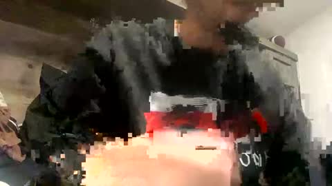 Snapshot of clarkshammer95 chatting on February 8, 4:36 am clarkshammer95 online show from February 8, 4:36 am