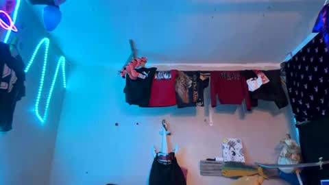 Snapshot of clarkshammer95 chatting on October 4, 4:27 pm clarkshammer95 online show from October 4, 4:27 pm