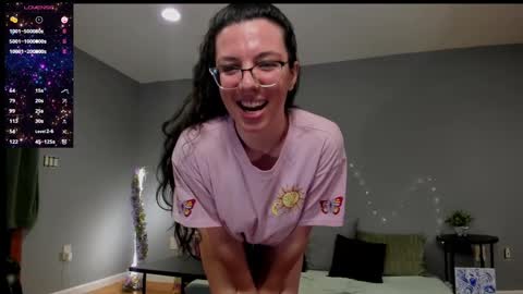 Snapshot of cleo_cam chatting on December 4, 1:19 am Cleo Schedule Updates online show from December 4, 1:19 am