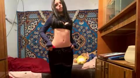 Mia online show from April 25, 1:41 pm