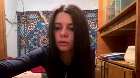 Mia online show from April 25, 1:35 pm