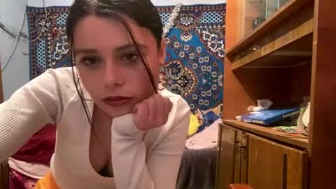 Mia online show from April 24, 1:35 pm