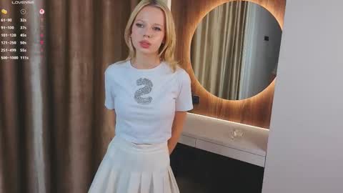 Aria online show from December 1, 3:32 pm