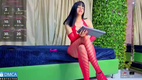 Clhoe online show from December 4, 3:39 am