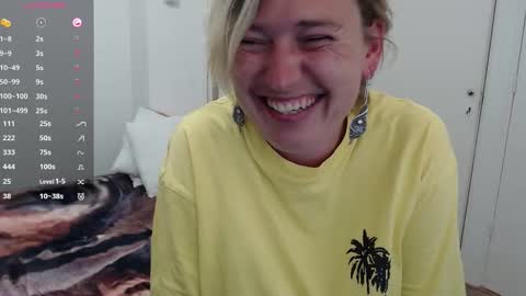 Syl  online show from October 1, 2:16 pm