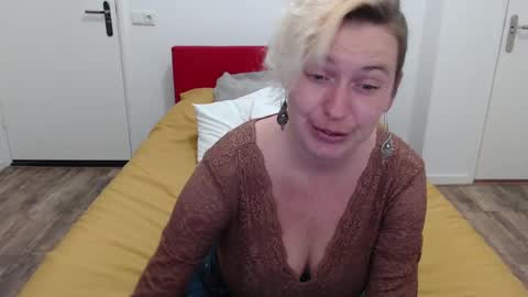Syl  online show from February 17, 1:33 pm