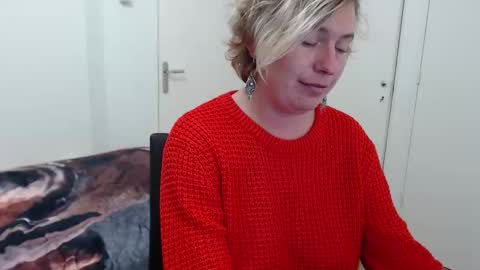 Syl  online show from November 19, 7:12 pm