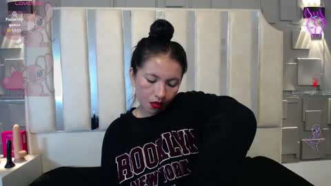 Cloe online show from April 9, 8:14 pm