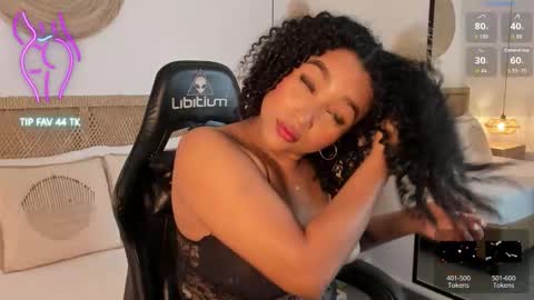 cloe_25 online show from November 12, 2:47 am