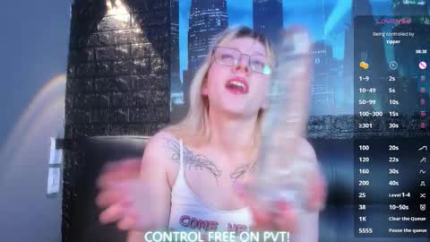  CLOE  online show from January 16, 12:47 pm