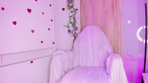 Cloe online show from December 14, 6:25 pm