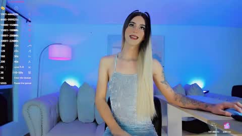 CLOE REMINTON online show from January 19, 8:18 am