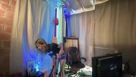 Snapshot of cloudeevee chatting on September 28, 7:39 am CloudEevee online show from September 28, 7:39 am