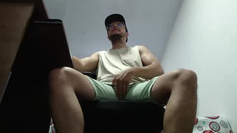cloudsxxx17 online show from September 20, 1:36 pm