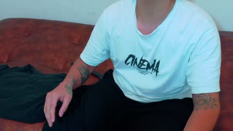 Snapshot of clydexxxbunny chatting on December 31, 7:53 am Clyde and Bunny online show from December 31, 7:53 am