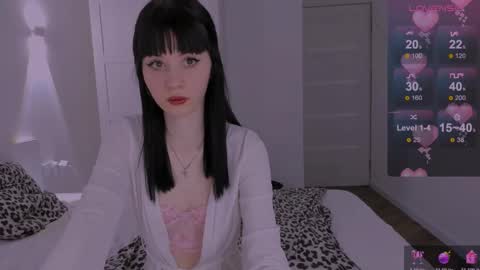 Snapshot of coddleweeper chatting on February 10, 12:39 pm Hello guys my name is Coddle online show from February 10, 12:39 pm