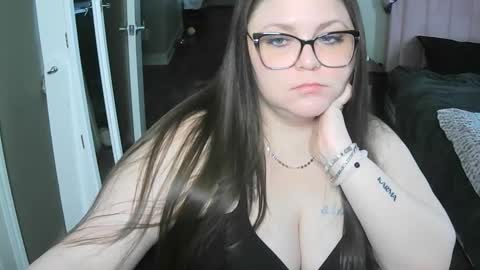 TheGoddessCodie online show from March 5, 9:15 pm