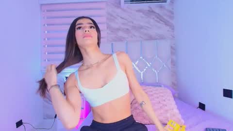 colett online show from November 8, 12:19 pm