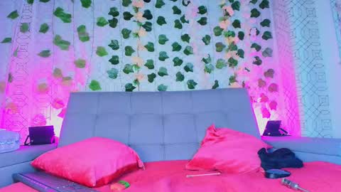 colett online show from September 24, 12:01 pm