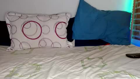 Snapshot of colinlatinbrown chatting on February 19, 8:52 pm IG online show from February 19, 8:52 pm
