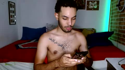 Snapshot of colinlatinbrown chatting on February 2, 1:55 am IG online show from February 2, 1:55 am