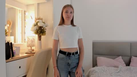 Nicole  online show from September 29, 5:39 am