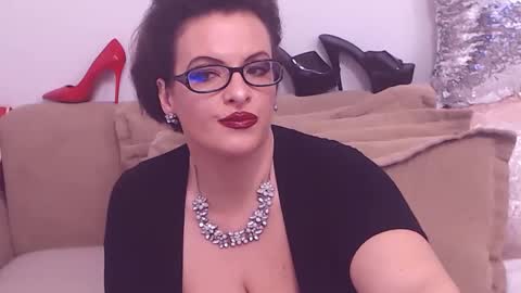 Snapshot of college_dream_bbw chatting on February 14, 11:31 am Maddison online show from February 14, 11:31 am