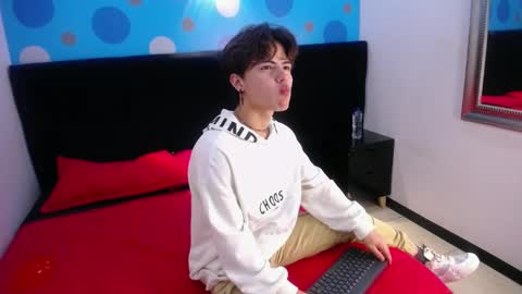 Snapshot of collinstone chatting on March 2, 8:29 pm collinstone online show from March 2, 8:29 pm