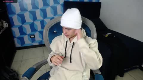 Snapshot of collinstone chatting on February 4, 1:45 am collinstone online show from February 4, 1:45 am