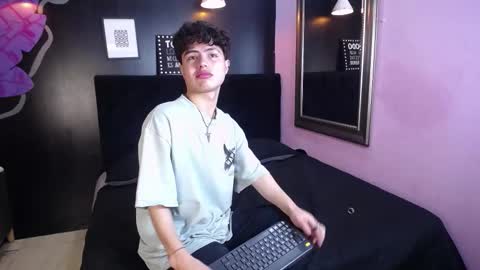 Snapshot of collinstone chatting on October 13, 6:21 pm collinstone online show from October 13, 6:21 pm