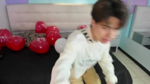 Snapshot of collinstone chatting on February 18, 8:14 pm collinstone online show from February 18, 8:14 pm