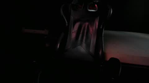 colossaltitann online show from April 4, 6:42 am