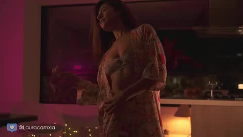 Laura online show from February 12, 3:18 am