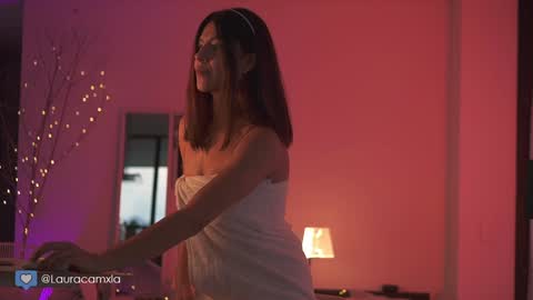 Laura online show from January 19, 11:00 pm