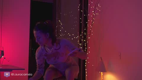 Laura online show from December 20, 11:58 pm