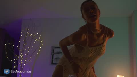 Laura online show from December 6, 2:08 am