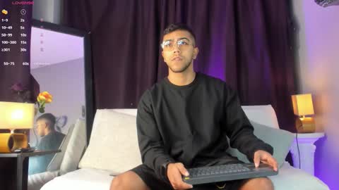 colstorw_ online show from December 15, 10:11 am