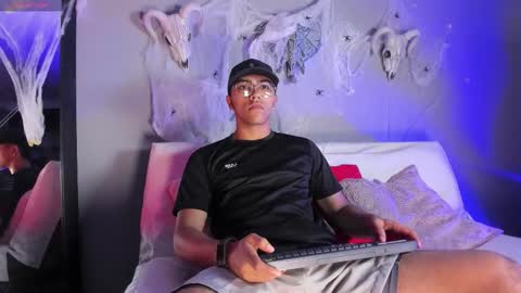 colstorw_ online show from October 27, 10:37 am