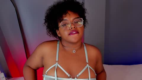 conielaurenth online show from February 1, 12:15 pm