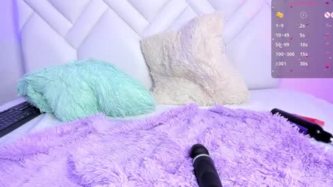 Snapshot of connie_cherxx chatting on December 13, 8:20 am Connie online show from December 13, 8:20 am