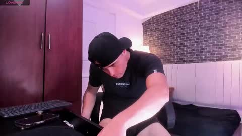 Connor Smith online show from February 11, 7:50 pm