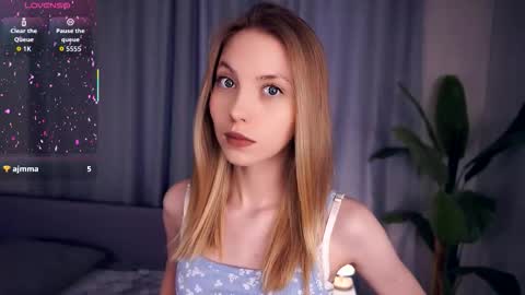Hello im Sofia Welcme to my room .More hugs and kiss for you online show from September 24, 6:42 am