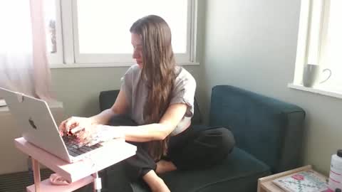 ANR Mommy online show from December 3, 5:13 pm