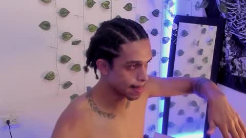 Aaron  online show from November 8, 1:47 pm