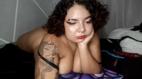 Snapshot of cora____line chatting on January 16, 1:37 am cora line online show from January 16, 1:37 am