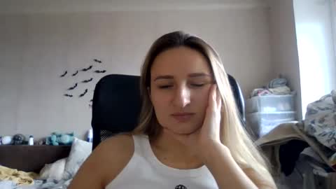 cora_fora online show from November 25, 11:31 am