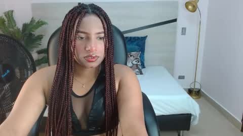 Coral Echeverri online show from May 4, 9:32 pm