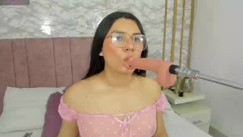 Snapshot of coraline_hot18 chatting on February 18, 4:03 pm coraline hot18 online show from February 18, 4:03 pm